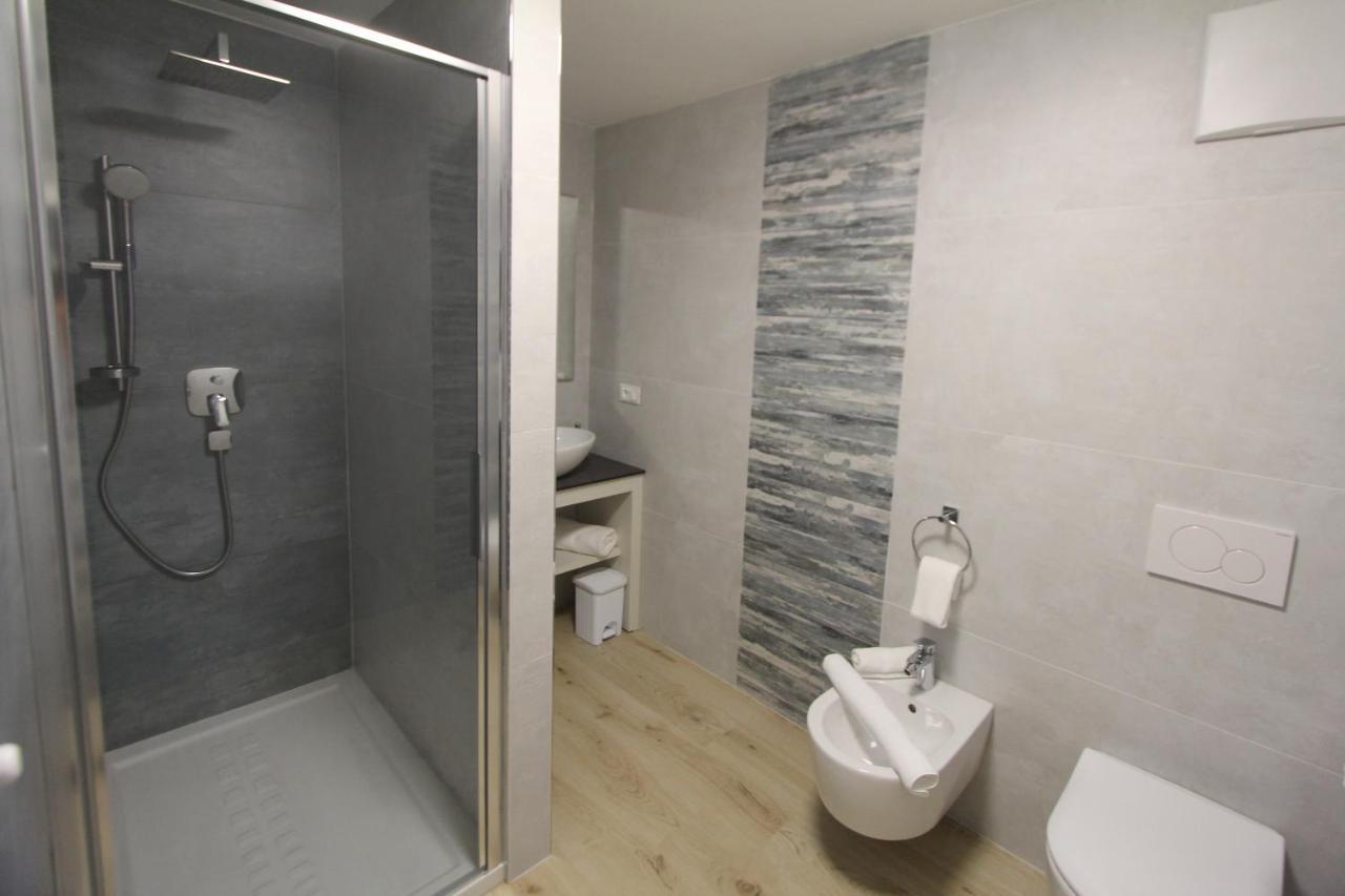 Affittacamere B&B Mercedes Romallo Bagian luar foto