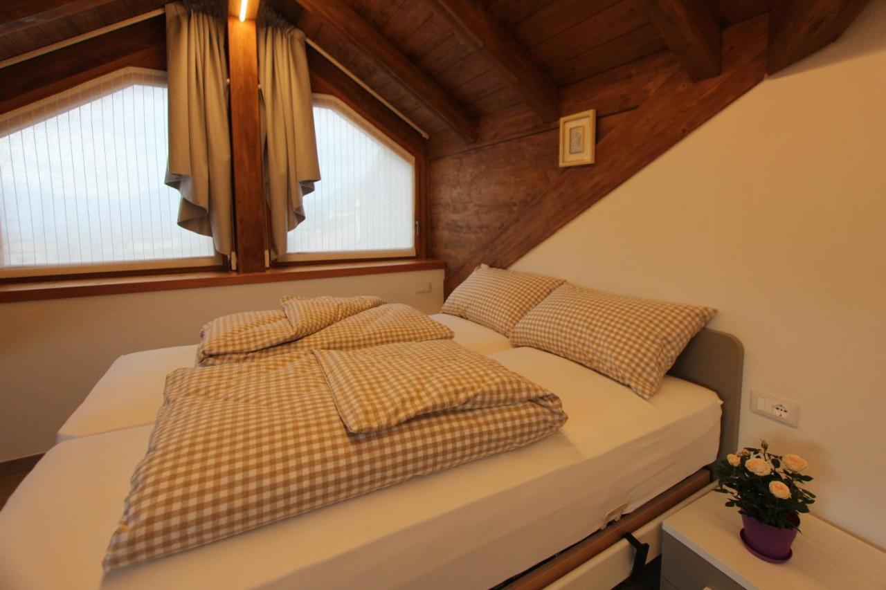 Affittacamere B&B Mercedes Romallo Bagian luar foto