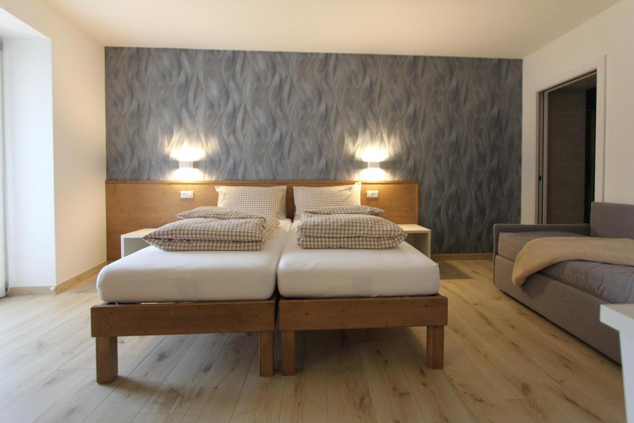 Affittacamere B&B Mercedes Romallo Bagian luar foto
