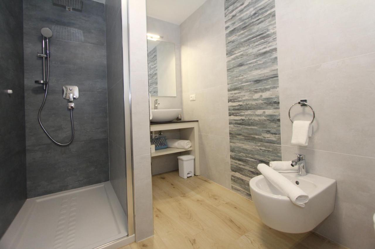 Affittacamere B&B Mercedes Romallo Bagian luar foto