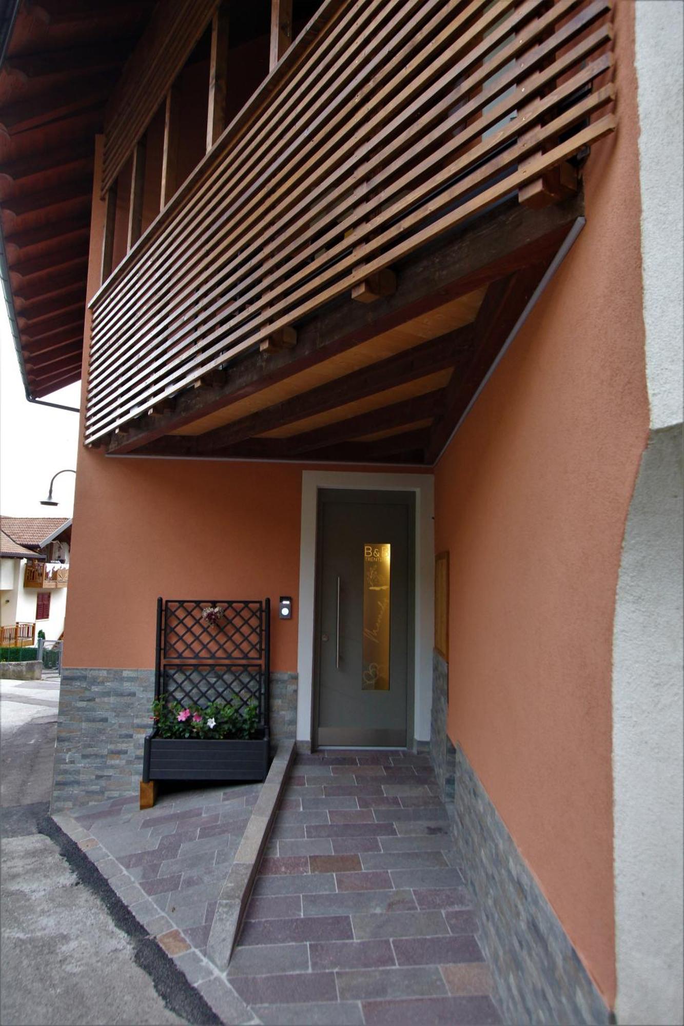 Affittacamere B&B Mercedes Romallo Bagian luar foto