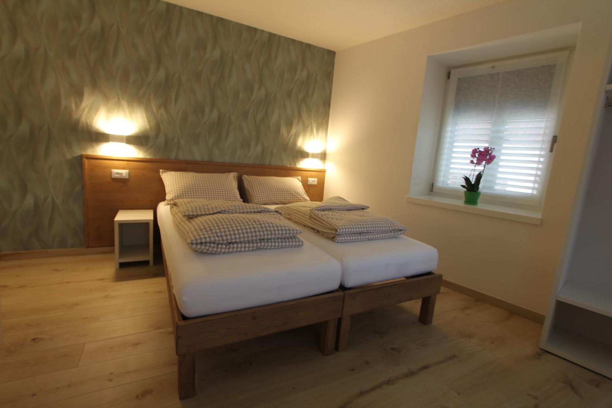 Affittacamere B&B Mercedes Romallo Bagian luar foto