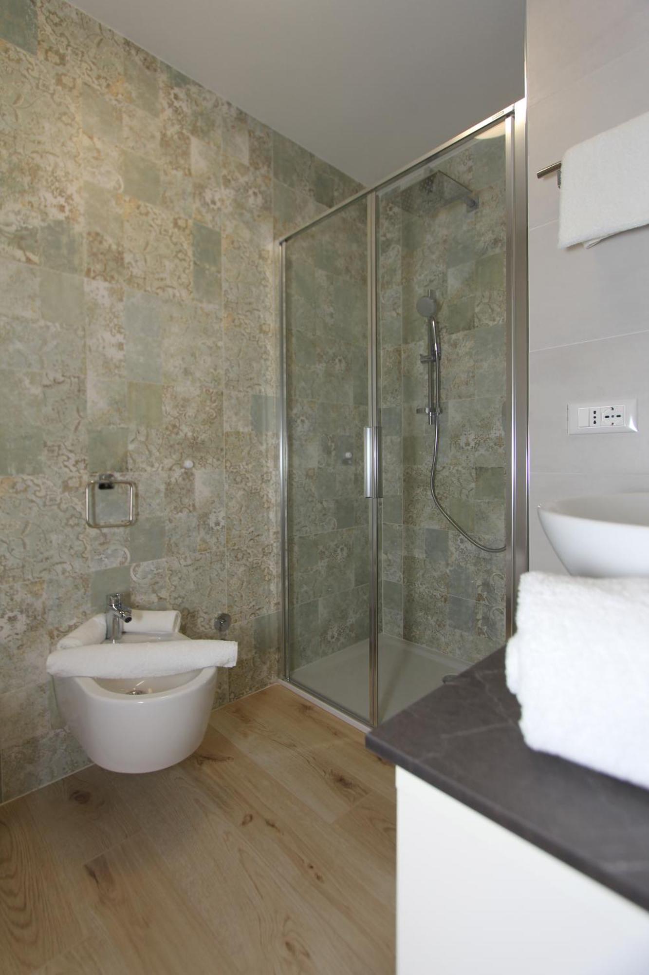 Affittacamere B&B Mercedes Romallo Bagian luar foto