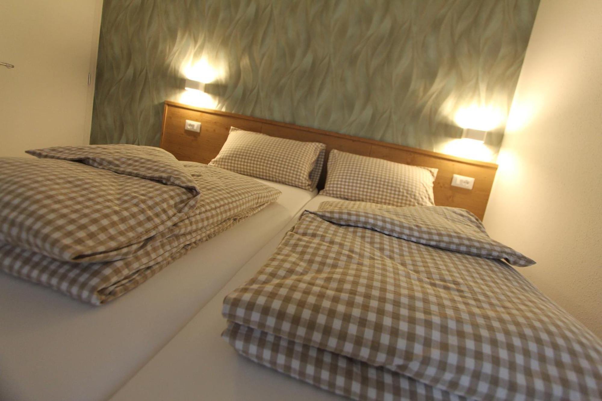 Affittacamere B&B Mercedes Romallo Bagian luar foto