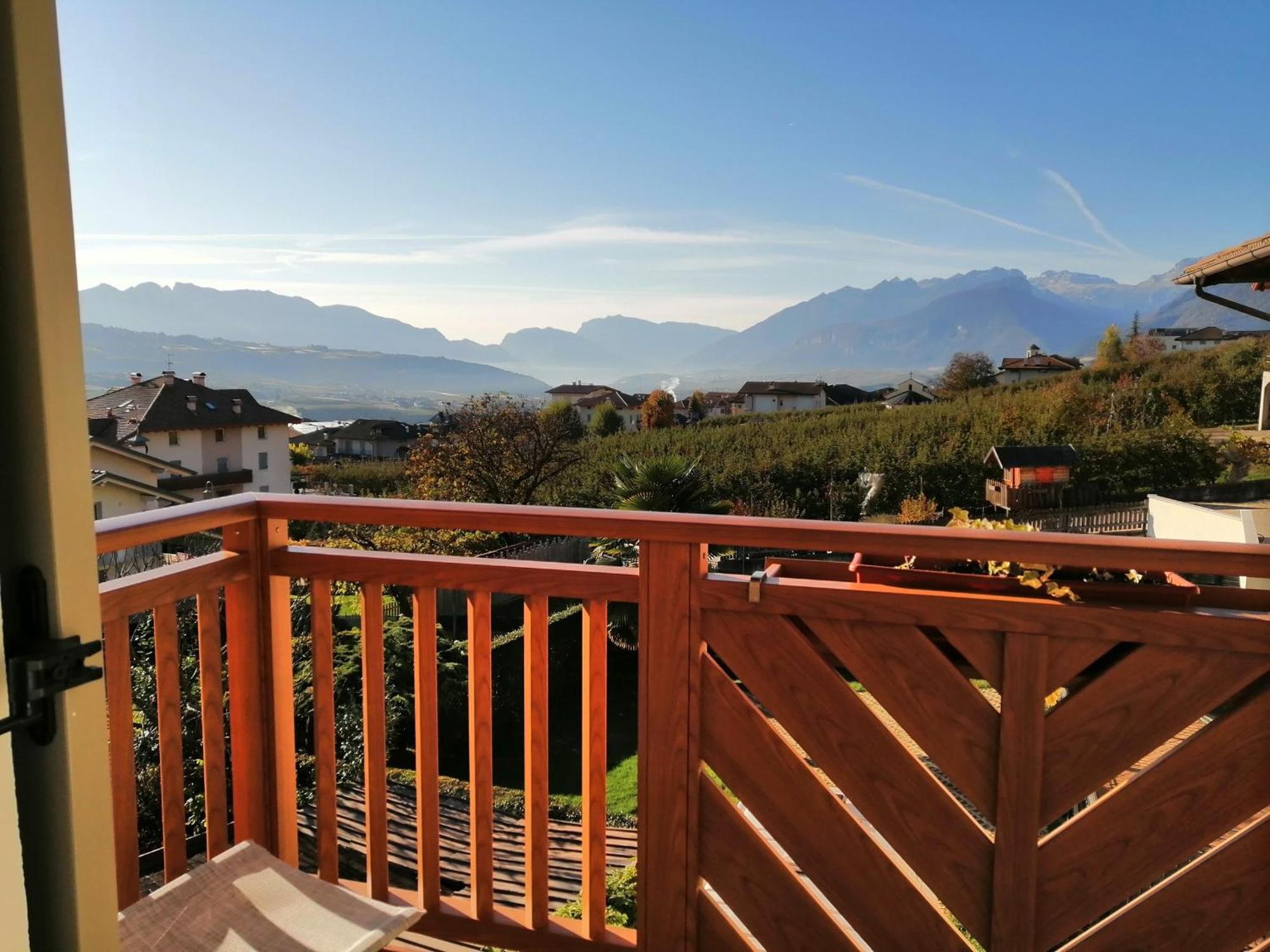 Affittacamere B&B Mercedes Romallo Bagian luar foto